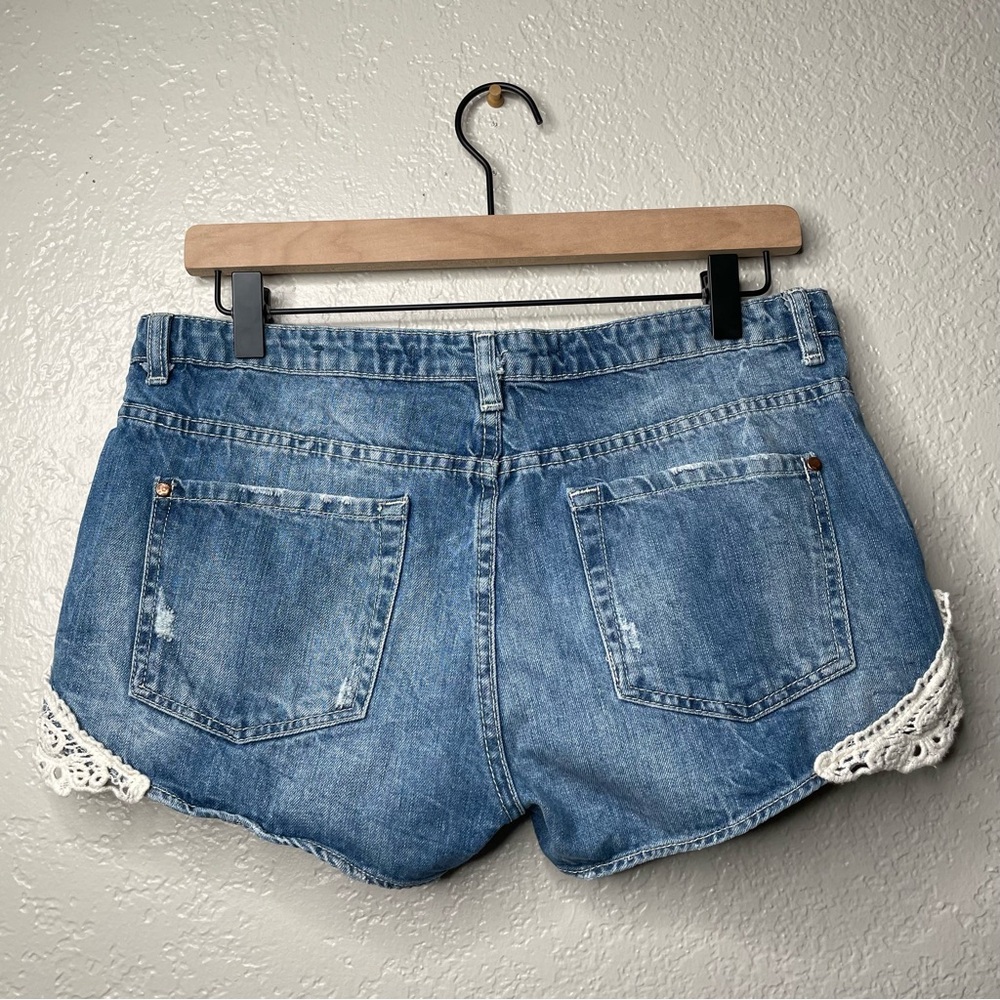 Zara Trafaluc Premium Wash Women's Lace Trimmed Blue Denim Shorts - Picture 5 of 8
